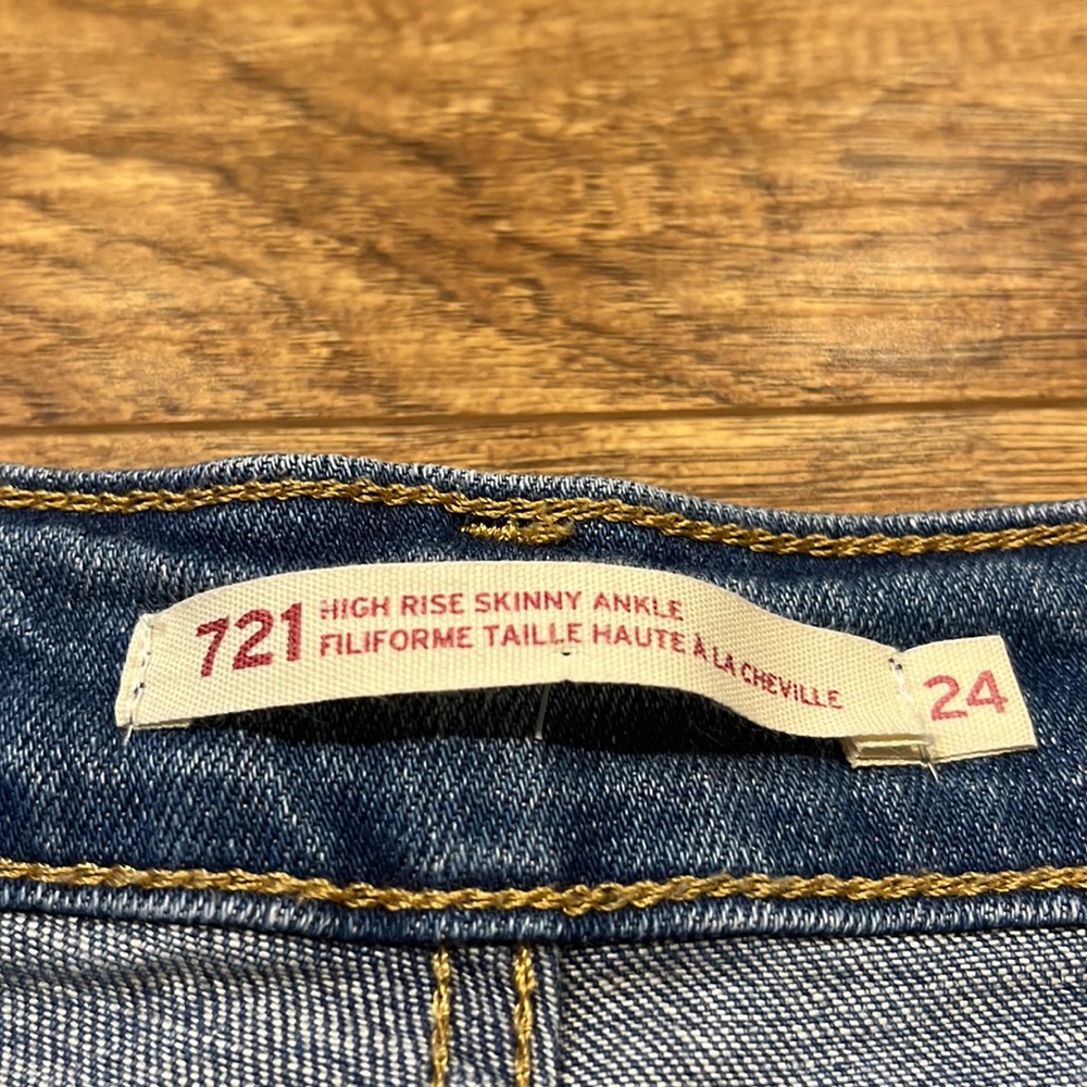 Levi’s 721 high rise skinny ankle button front jeans - Picture 15 of 16